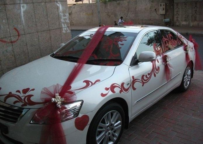 dekoracja samochodu do taśm weselnych